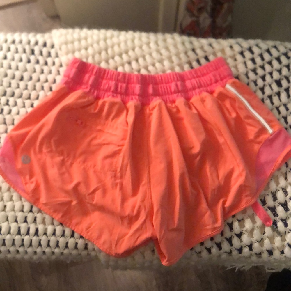 Lululemon Hotty Hot short 2.5” neon pink